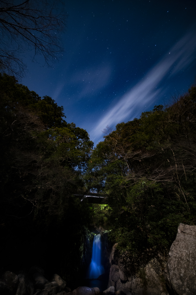 流れ落ちる星空