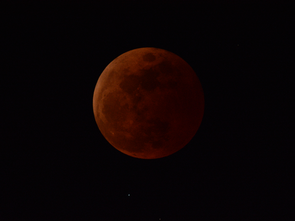 9月8日夜明けの皆既月食 と 10月6日の中秋の名月